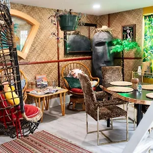 Holiday home Tropical Tiki Hut, Louisville